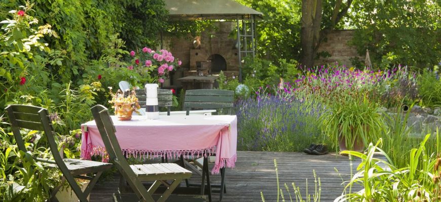 12 ideeën voor zitplaatsen in de tuin