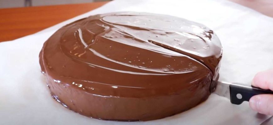 Bolo de chocolate super rápido e mega delicioso!