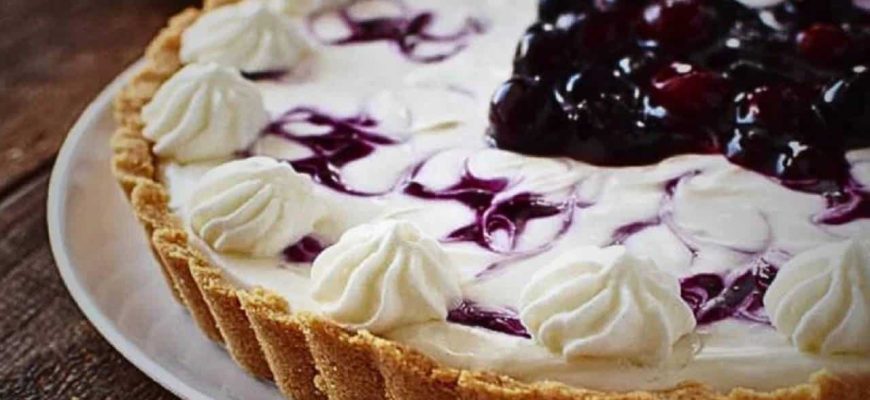 Surpreenda sua família na Páscoa com essa torta de creme com mirtilos