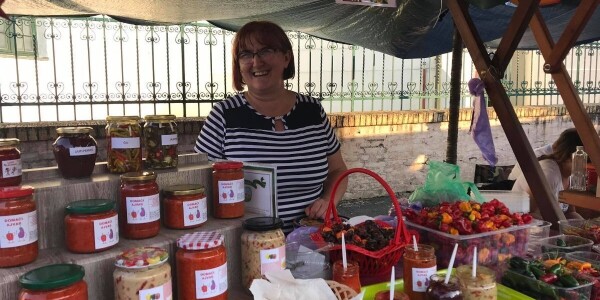 De familie Colombo teelt ruim 30 soorten hete pepers en exotische tomaten