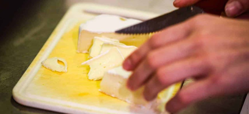 Como guardar o queijo na geladeira para não ficar duro ou seco?