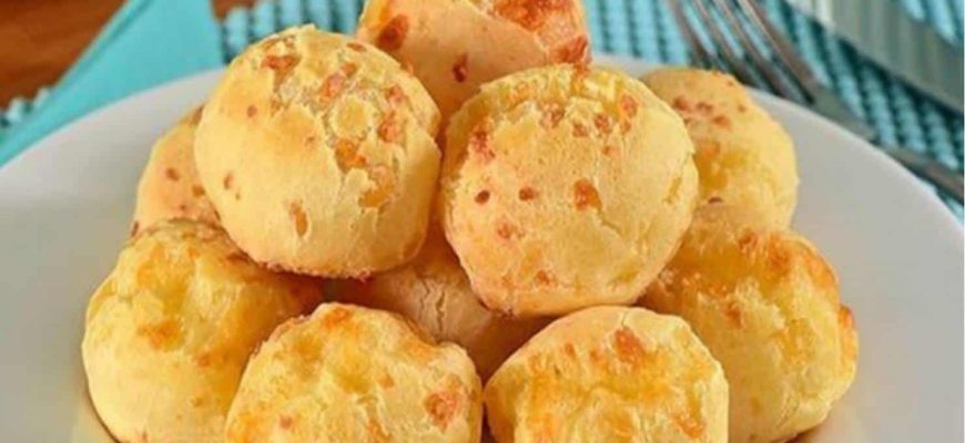 Todo mundo só quer comer pão de queijo assim: o segredo deixa ele delicioso!