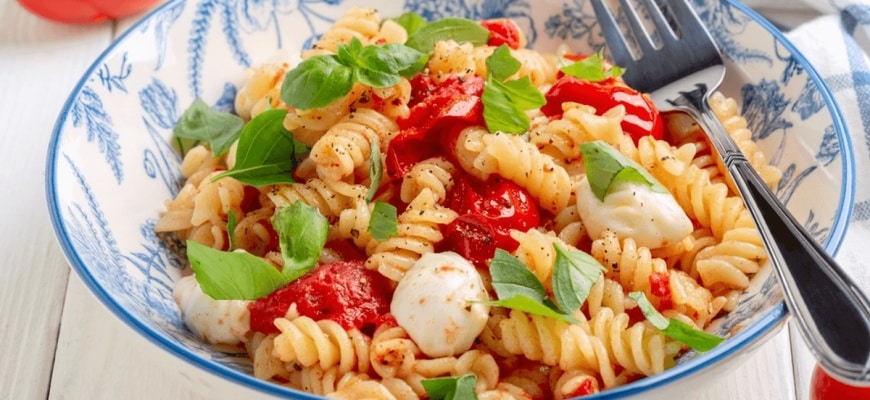 Italië, dichter bij jou.  Capresesalade met pasta