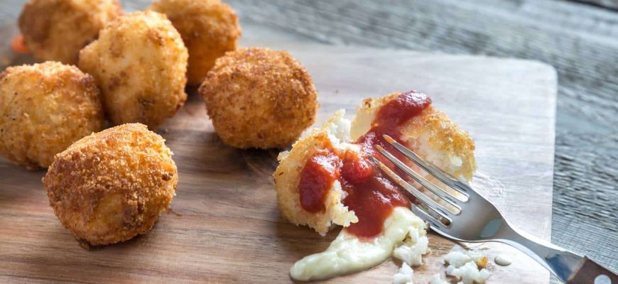 Croquetes de batata RÁPIDOS com recheio de queijo e presunto!