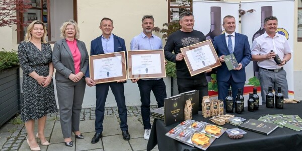 Varaždin bucina-olie met drie OPG's opnieuw met goud gekroond in Brussel!