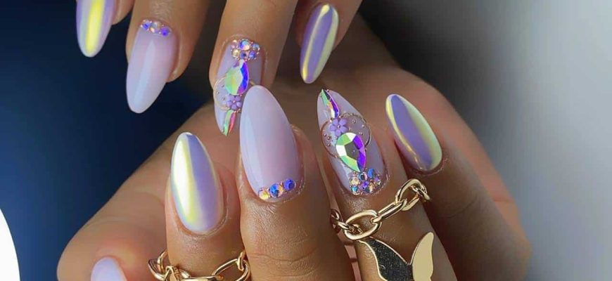 Sofisticação na manicure: 5 designs de unhas com efeito cromado!