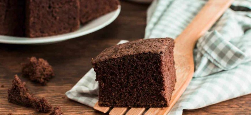 Faça um bolo de chocolate sem farinha, sem açúcar e bem fofinho