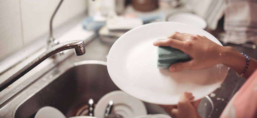 Mistura poderosa para remover manchas da louça sem fazer esforço