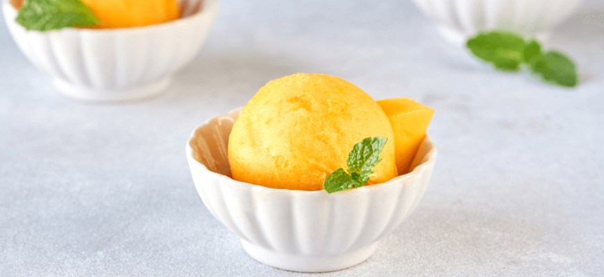 Tip voor een koeler weekend: mangosorbet