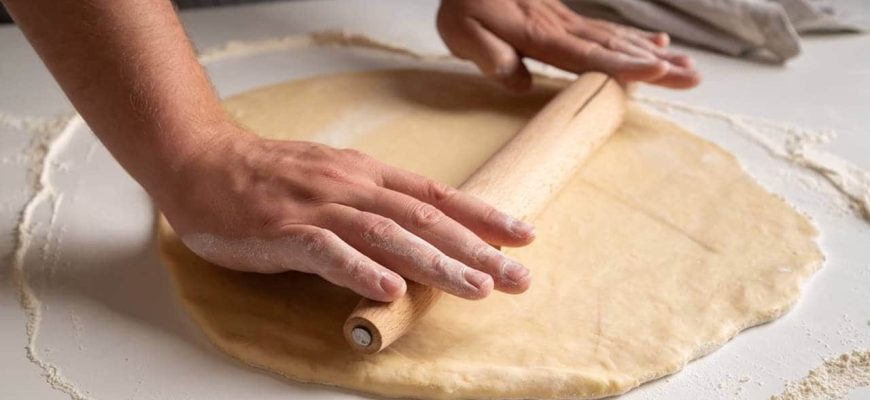 Receita de massa de pizza crocante muito fácil de fazer