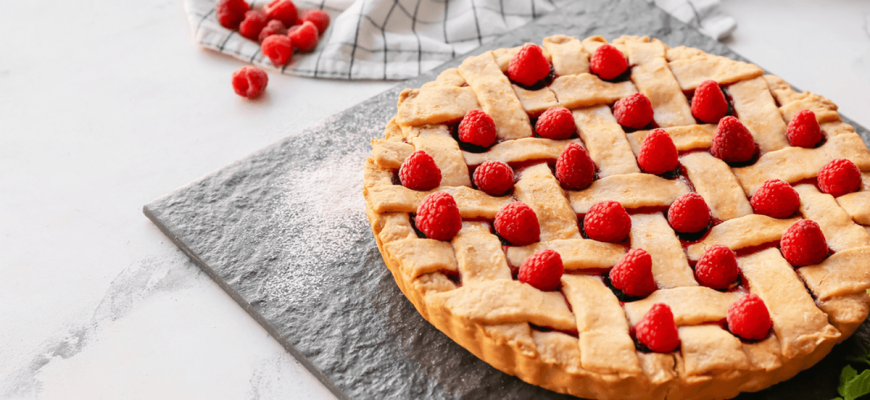 Zomerdessert.  Frambozentaart, eenvoudig en smakelijk