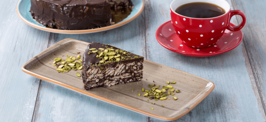 Dessert zonder baksel.  Koekjescake met hazelnoten en chocolade