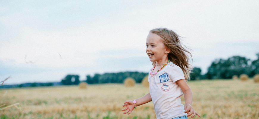 Hoe kun je je kleintje aanmoedigen om meer tijd buiten door te brengen? Top 3 tips voor ouders